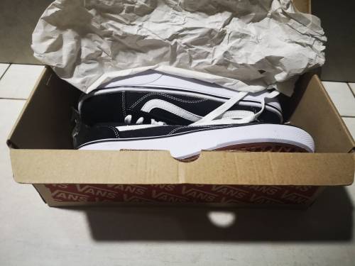 NEW UNISEX VAN'S OLD SKOOL - UK 6