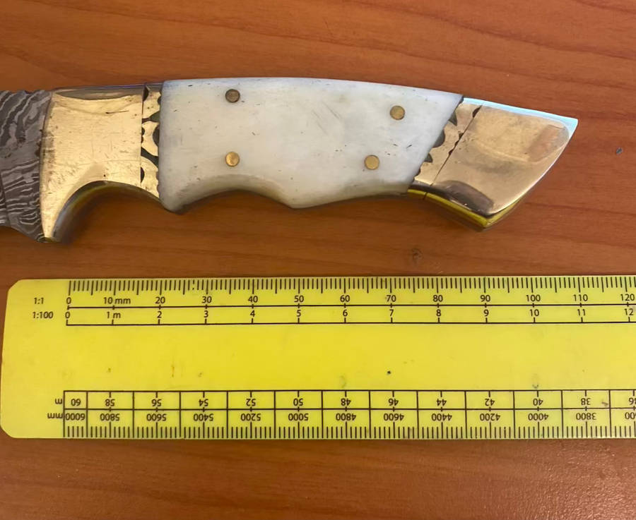 Handmade Damascus steel hunting knife