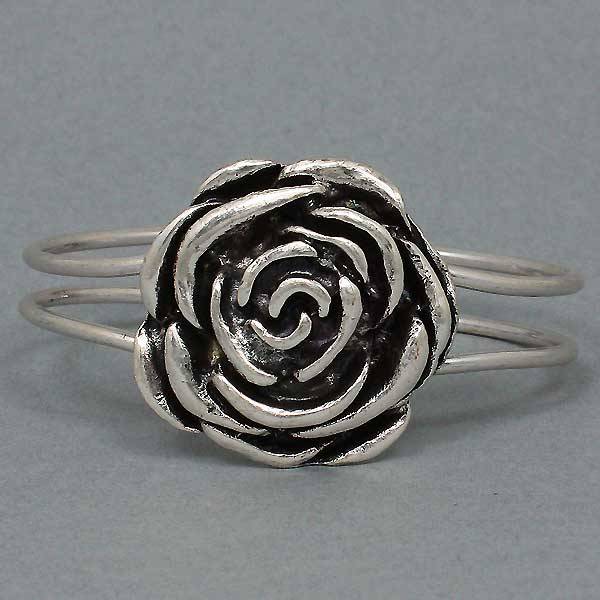 BEAUFITUL ROSE BRACELET FOR A SPECIAL LADY