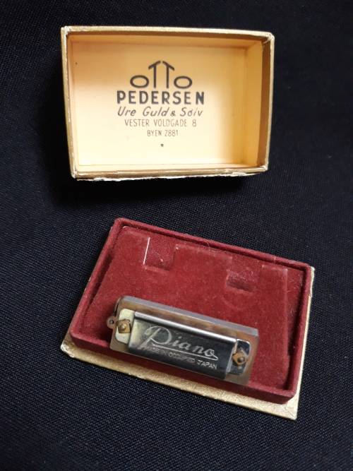 Vintage Piano 1945 - 1952 MINI Harmonica Made In Occupied Japan  Size: 35 x 13 mm  `Rare Find` C41