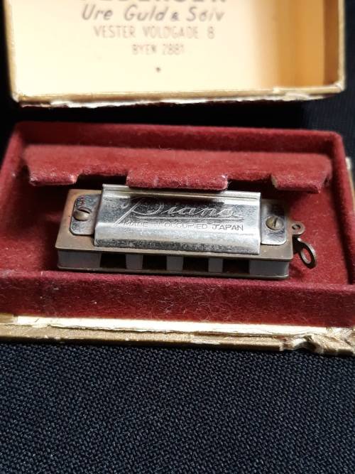 Vintage Piano 1945 - 1952 MINI Harmonica Made In Occupied Japan  Size: 35 x 13 mm  `Rare Find` C41