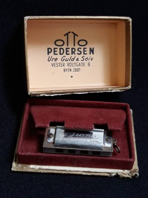 Vintage Piano 1945 - 1952 MINI Harmonica Made In Occupied Japan  Size: 35 x 13 mm  `Rare Find` C41