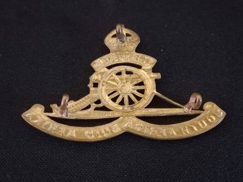 South African Artillery Cap Badge               X10