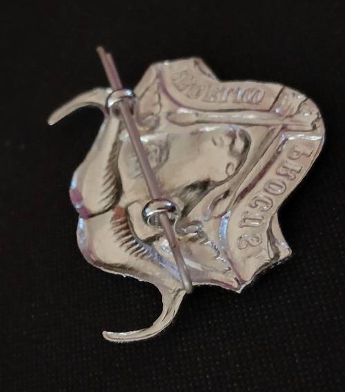 32 BATTALION CHROMED BERET BADGE                             O77
