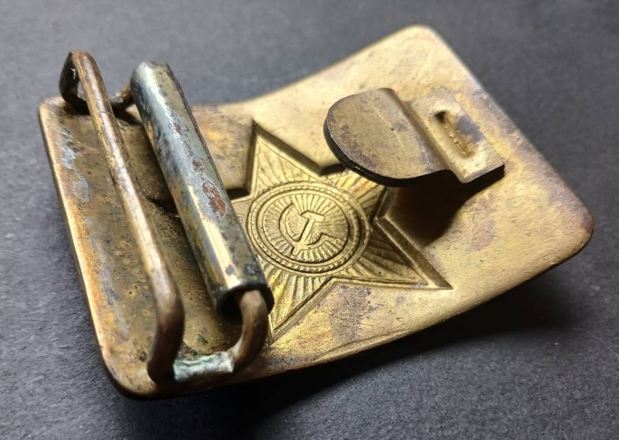 SOVIET RUSSIAN MILITARY SOLDIET ARMY  BELT BUCKLE                     F189