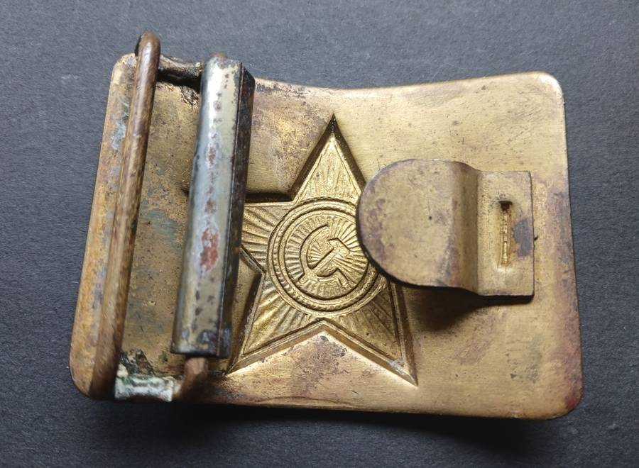 SOVIET RUSSIAN MILITARY SOLDIET ARMY  BELT BUCKLE                     F189