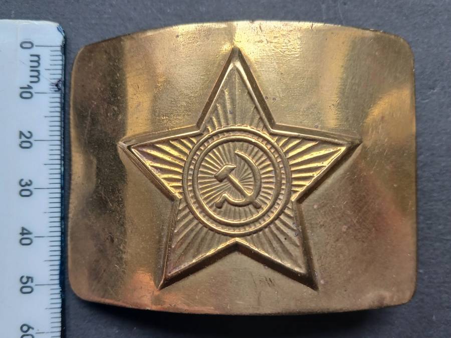 SOVIET RUSSIAN MILITARY SOLDIET ARMY  BELT BUCKLE                     F189