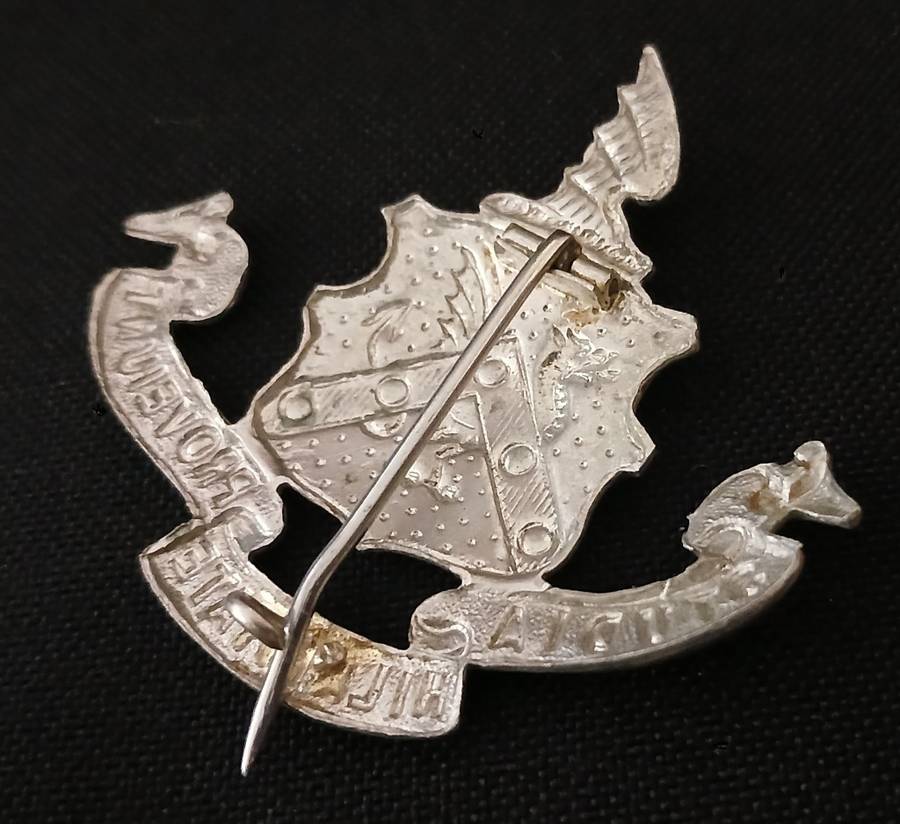 SA KINGSWOOD COLLEGE CADET CORPS WHITE METAL CAP BADGE      C68