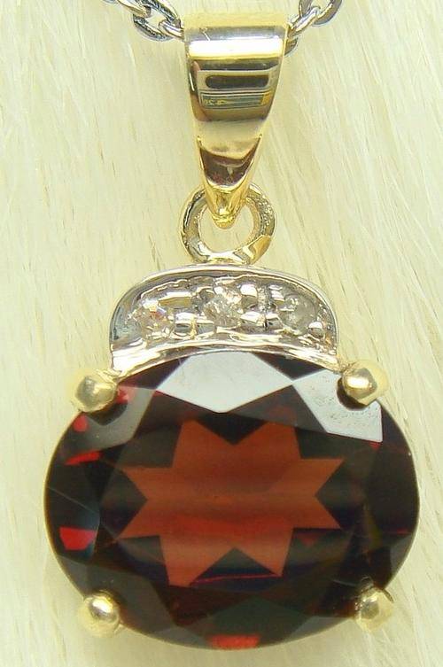 SOLID 10KT YELLOW GOLD GARNET AND DIAMOND PENDANT!!! LOVELY!!