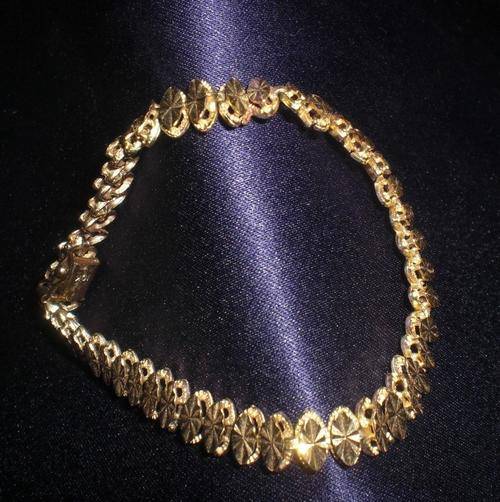 10KT SOLID GOLD BRACELET DIAMOND CUT STYLE  7.25"  8.3 GRAMS  BEAUTIFUL!