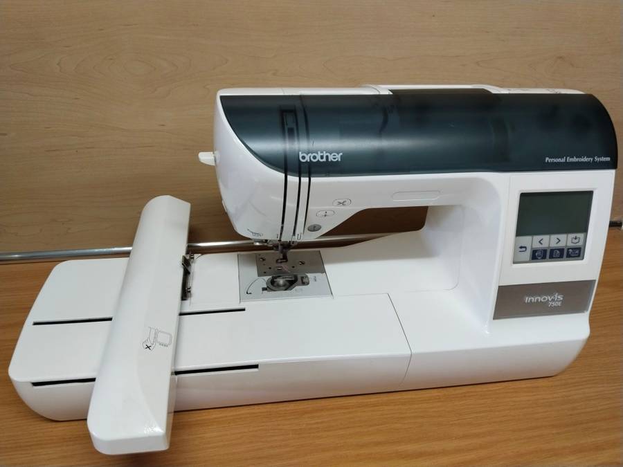 Brother Embroidery Machine Model Innov-is 750e WITH Digitising software worth R20 000