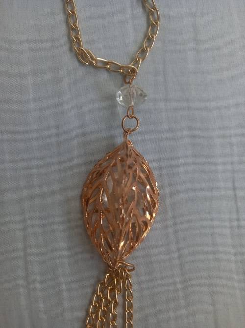 Leave necklace