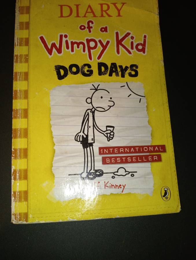 Dog Days (Diary of a Wimpy Kid book 4) - Softcover Kinney, Jeff