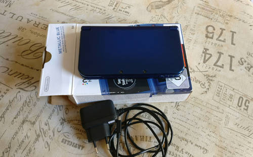 New Nintendo 3DS XL in box with 10 games