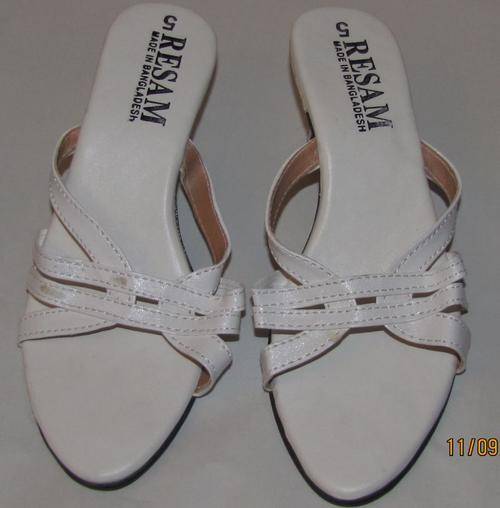 Great pair of White Sandles - NEW..Size 5