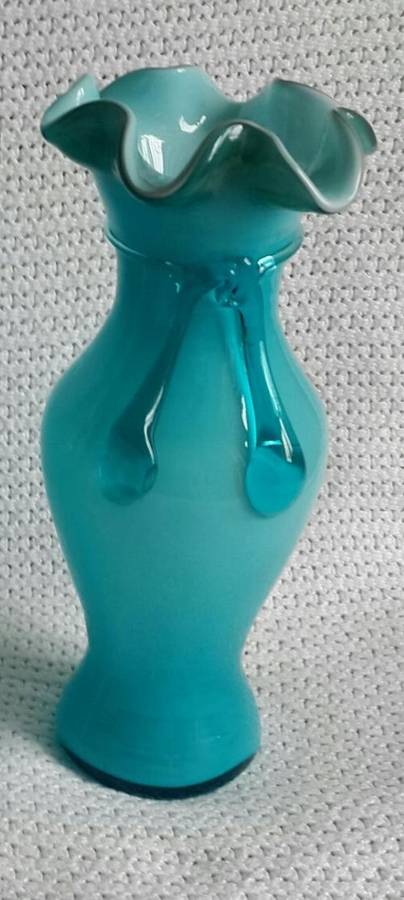 ABSOLUTELY BEAUTIFUL MURANO STYLE VASE