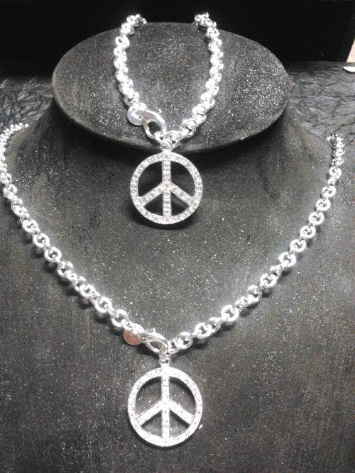 "Peace" sign, very Modern, 925 Silver Necklace & Bracelet set !!