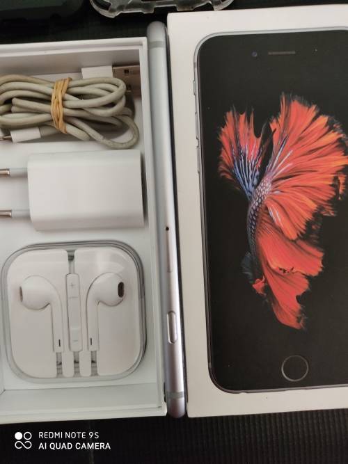 Boxed Iphone 6S 32GB All accessories included