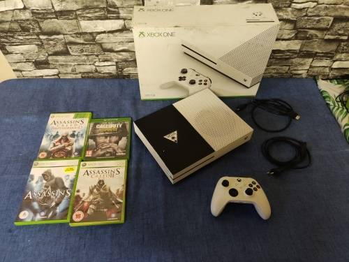 Xbox One S 500GB with Series S Controller and 4 Games + Original Box