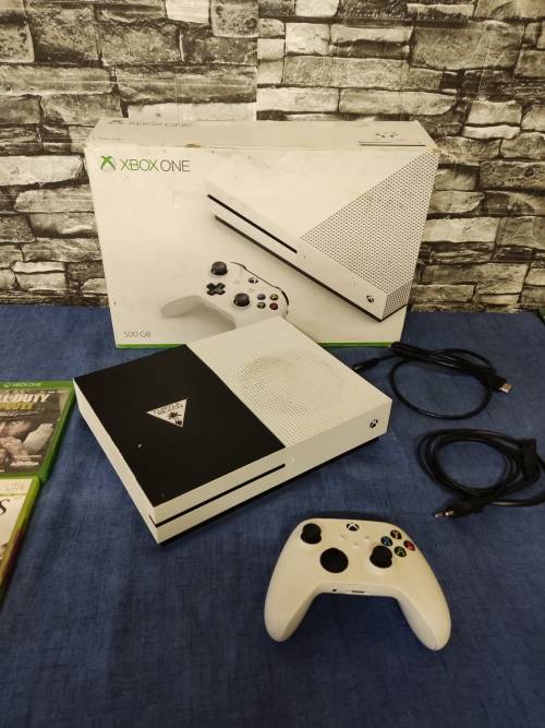 Xbox One S 500GB with Series S Controller and 4 Games + Original Box