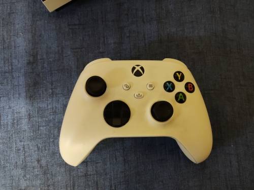 Xbox One S 500GB with Series S Controller and 4 Games + Original Box