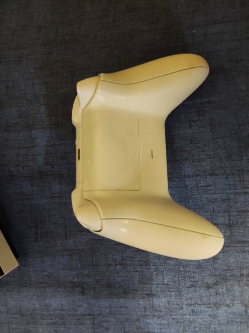 Xbox One S 500GB with Series S Controller and 4 Games + Original Box