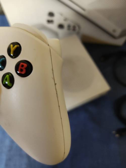 Xbox One S 500GB with Series S Controller and 4 Games + Original Box