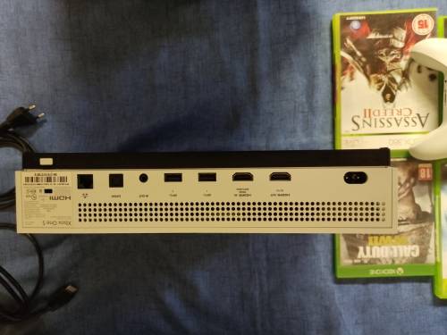 Xbox One S 500GB with Series S Controller and 4 Games + Original Box