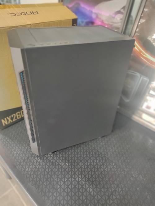 **Intel core i7**AMD HD8490 Graphics Card**8GB Ram**Asus Motherboard**Antec Gaming Case**