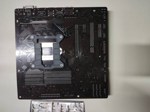i7 4790**Gigabyte Q87M Motherboard**Evercool CPU Cooler**4GB Ram**