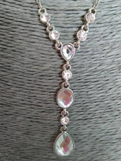 Beautiful silver tone necklace