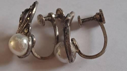 Vintage `silver` screw-back marcasite earrings with faux pearl (?) earrings