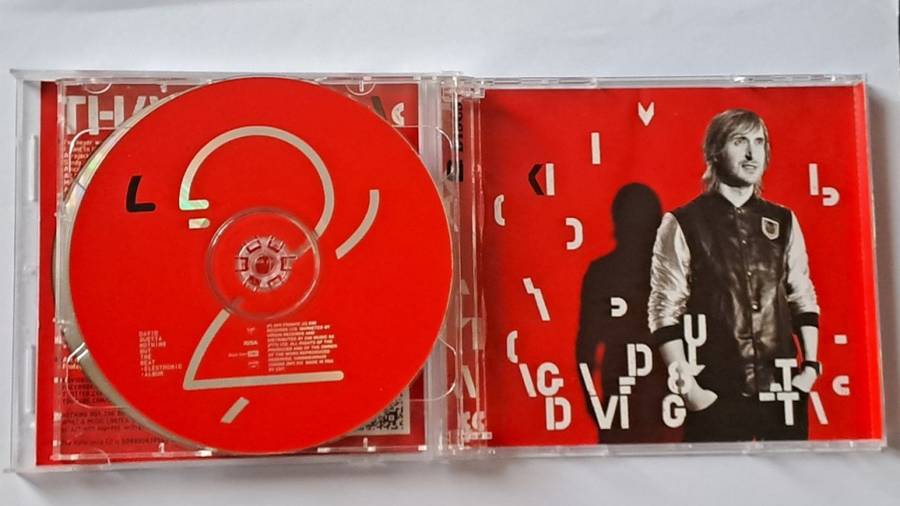 Double CD -  David Guetta  - Nothing but the beat - 2011