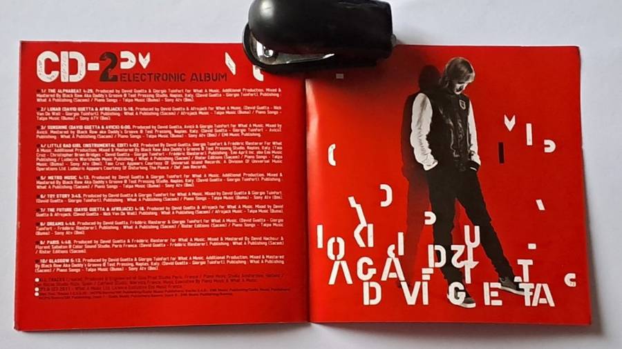 Double CD -  David Guetta  - Nothing but the beat - 2011