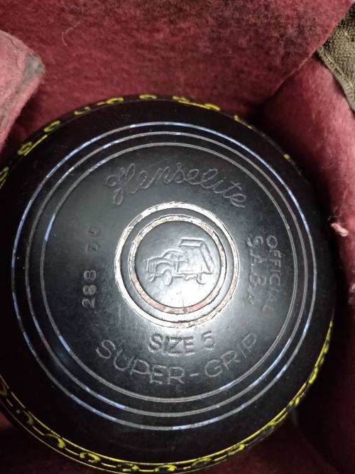 Henselite Bowls Size 5 Super-Grip