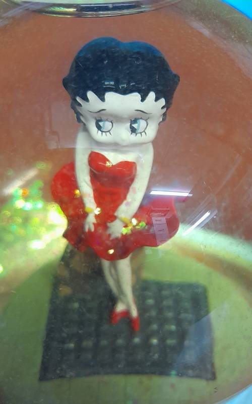 Betty Boop I Wanna Be Loved by You Vintage Musical Snowglobe 1995 Vandor