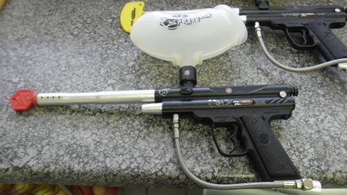 2 Piranha paintball guns