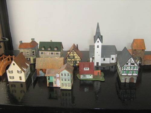 N gauge buildings ,some scratchbuilt 10 total ,1 not complete