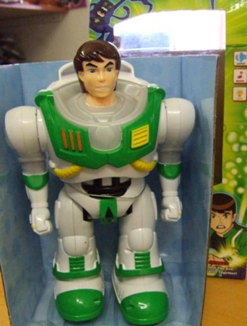 AWESOME BEN 10 ROBOT FIGURE Battery Operated Toy. Walks, Flashes & Sounds