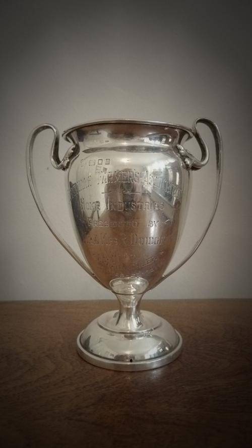 STERLING SILVER - FARMERS CUP, LONDON 1925 [WEIGHT: 209 grams]