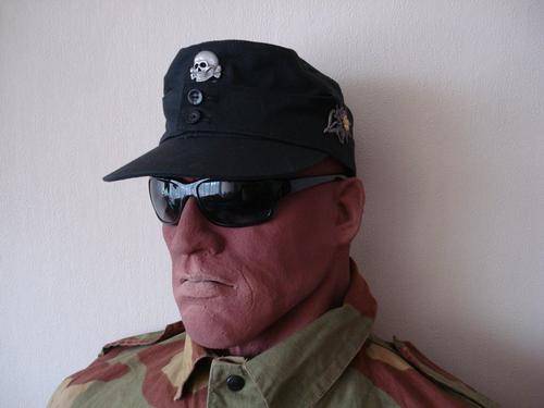 German WW2  M-43 cap with 2 metal badges