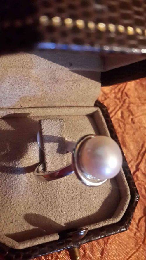Large (10.17 mm) Genuin Pearl Ring in 925 Halo setting. Size L