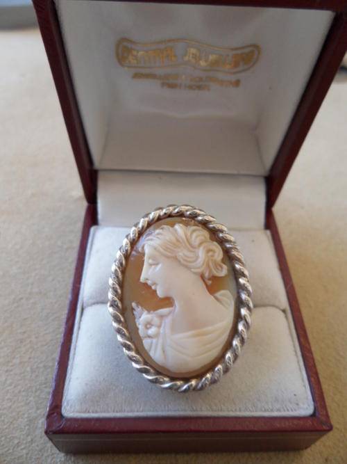 Spectacular Large Vintage Shell Cameo Ring Set In Sterling Silver.