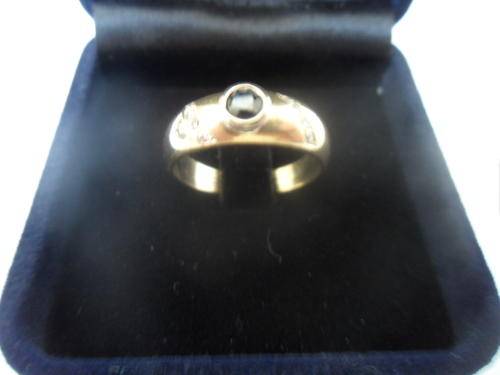 Magnificent 9ct Gold Ring Set With A Blue Sapphire And Diamonds .