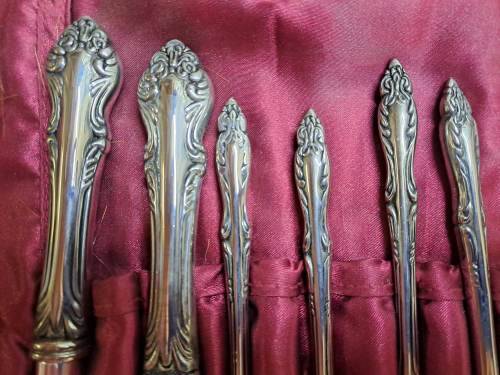 Amazing Detailed Silver Metal  Make up set