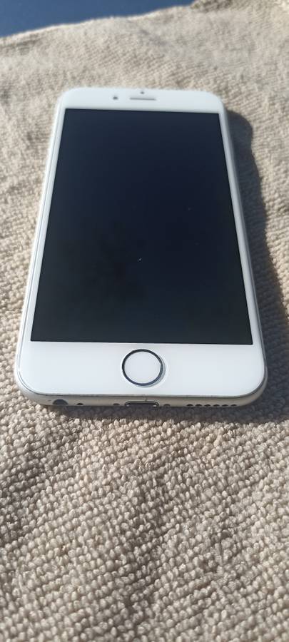 iPhone 6 - Silver - 64GB - Excellent Condition
