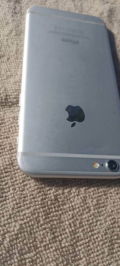 iPhone 6 - Silver - 64GB - Excellent Condition