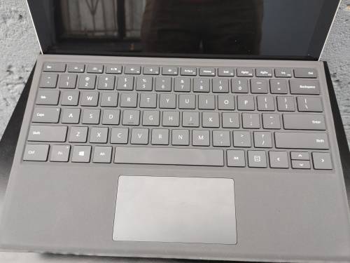 Microsoft Surface - Pro 4 - i5 6th Gen - 4GB - 128 SSD - Touch Screen - Excellent Condition