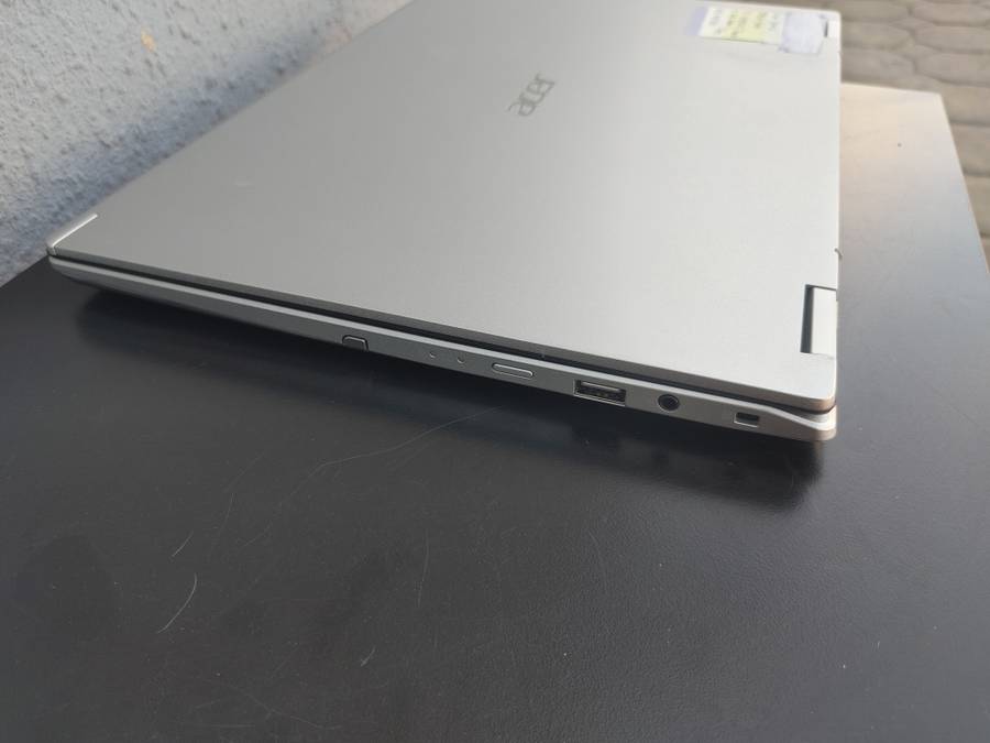 ACER - SPIN 3 - 2 in 1 - Touch -Pen - i5 10th Gen - 8GB Ram - 256GB SSD - Excellent Condition