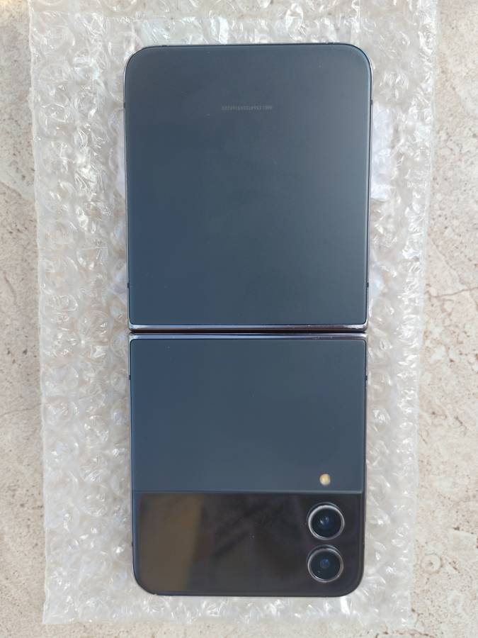 Samsung Galaxy - FLIP 4 - 5G - 256GB - All Networks - Graphite - EXCELLENT CONDITION
